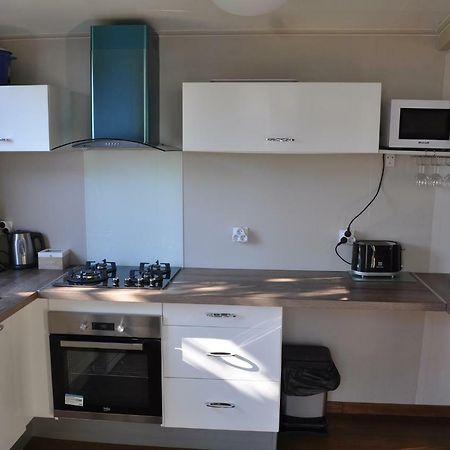 Apartamento Ti Joli Caz En Bois Saint-Gilles-les Hauts Exterior foto